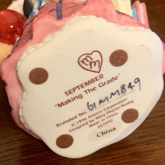 Mary's  Moo Moos September  " Making The Grade " Figurine  #257540 w/ Org Box - Picture 9 of 9